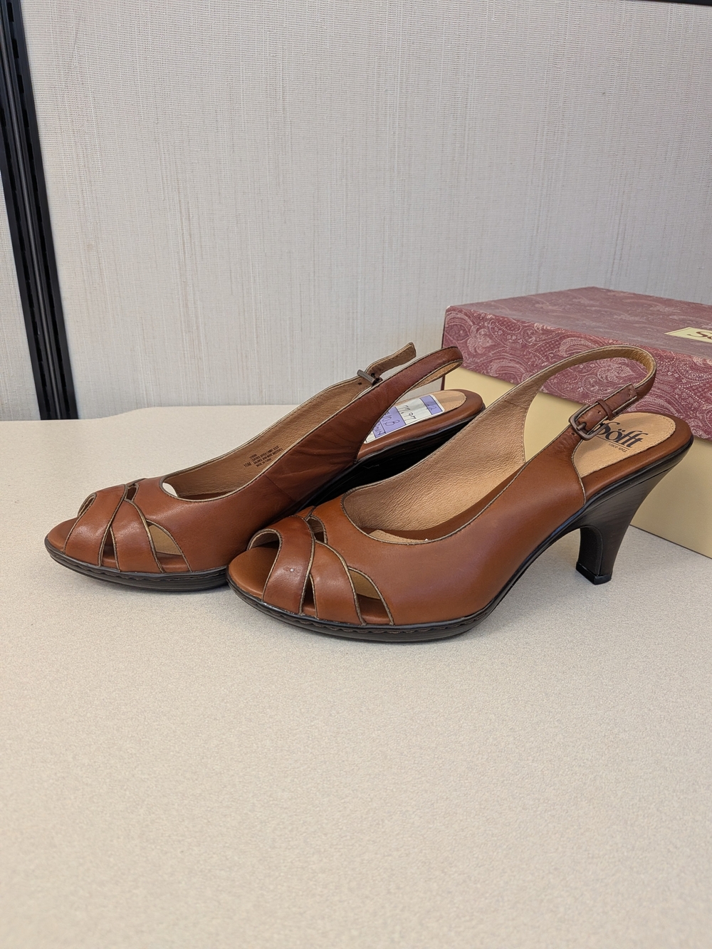 Sofft Womenโs Brown Leather Peep-Toe Slingback Heels. Size 10.